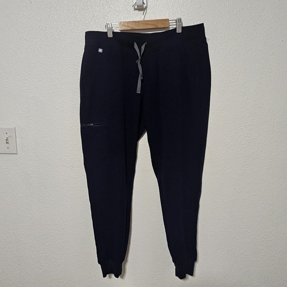Figs technical collection jogger style scrub pants size large